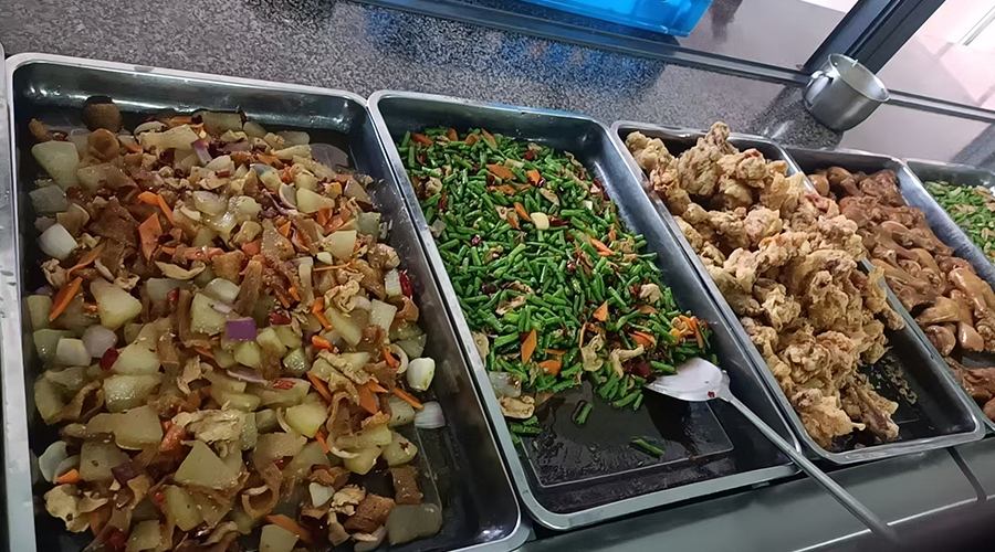 盛夏的來臨，金環(huán)電器關(guān)懷工人飲食