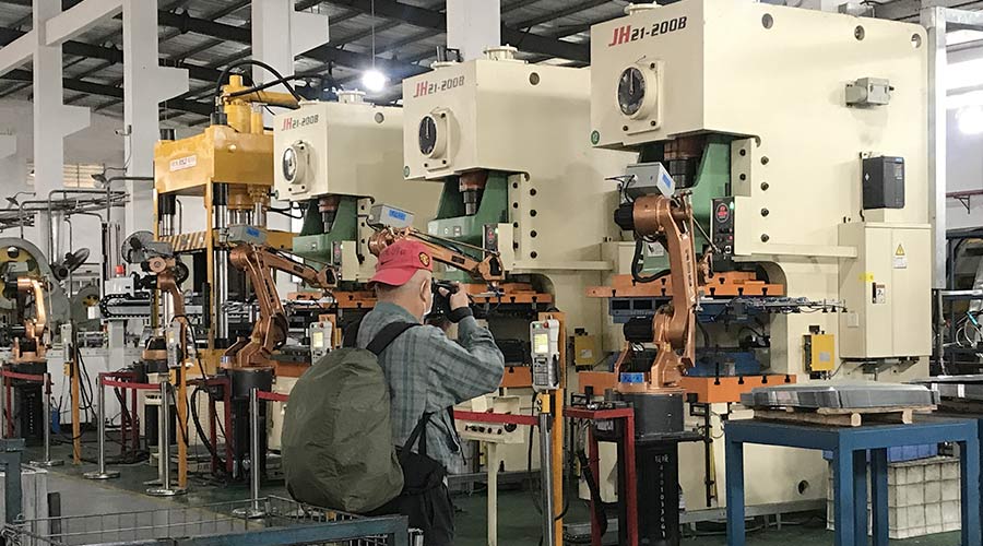 江門市攝影協(xié)會(huì)蒞臨金環(huán)電器拍攝交流  用鏡頭見證實(shí)力！